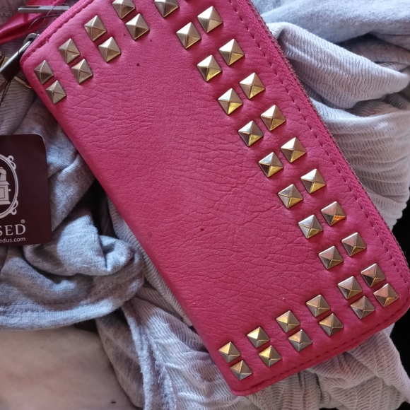 All vegan wallets or wrislets - Picture 2 of 8